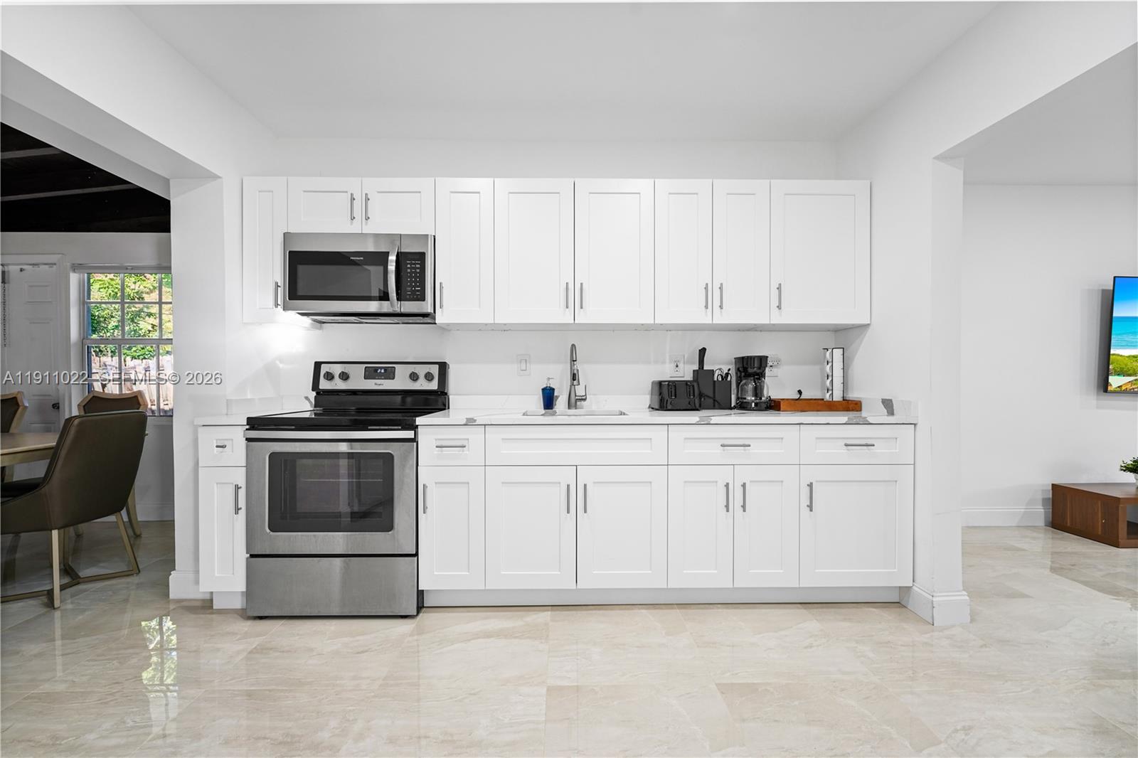 HOLLYWOOD LITTLE RANCHES - Residential