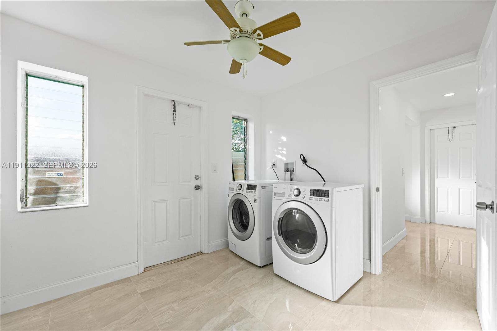 HOLLYWOOD LITTLE RANCHES - Residential