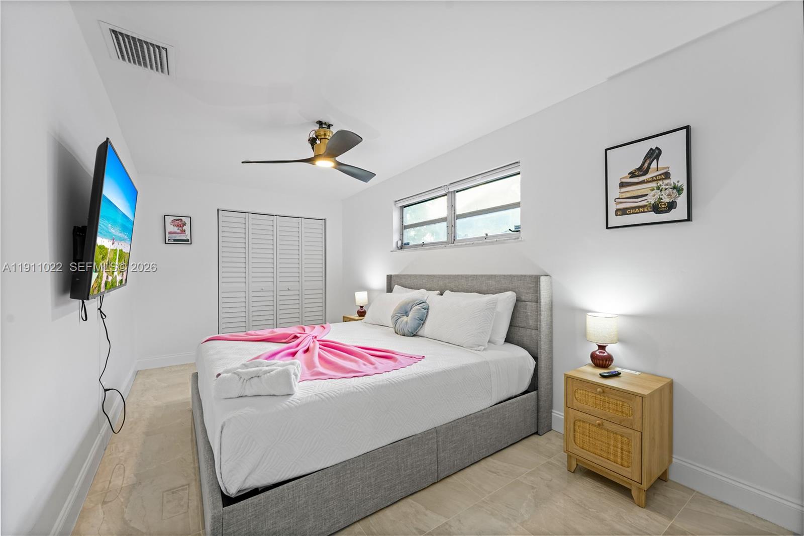 HOLLYWOOD LITTLE RANCHES - Residential