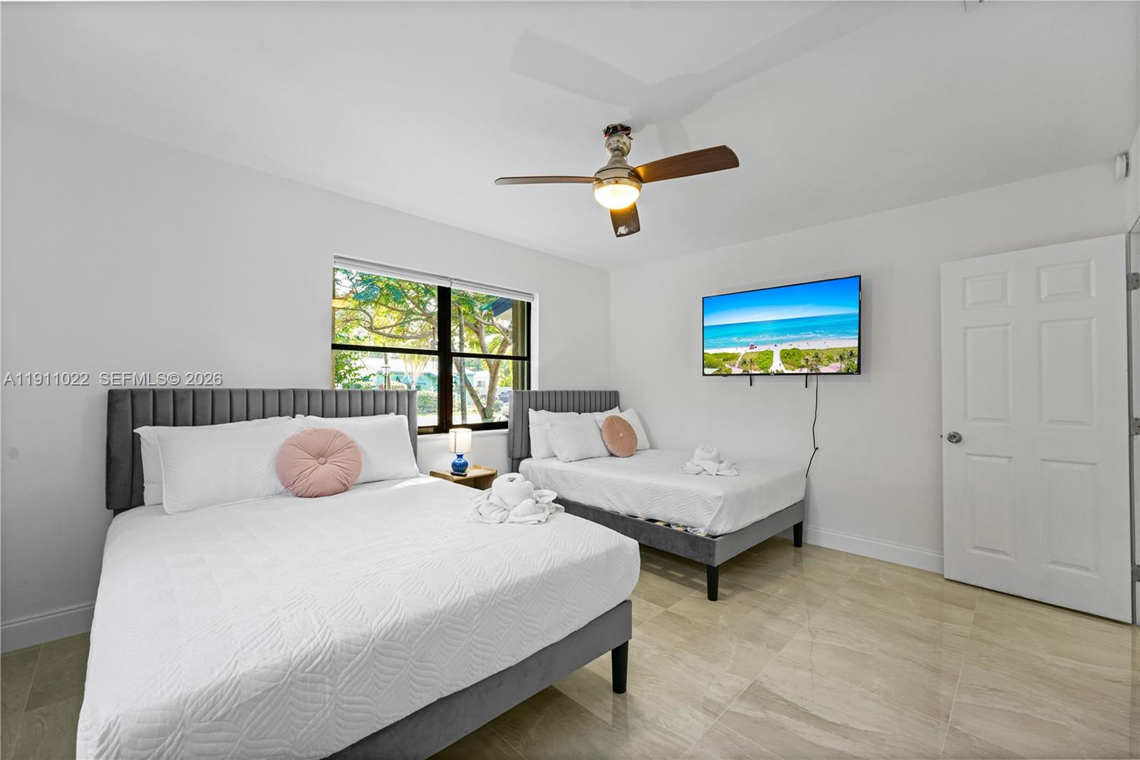 HOLLYWOOD LITTLE RANCHES - Residential