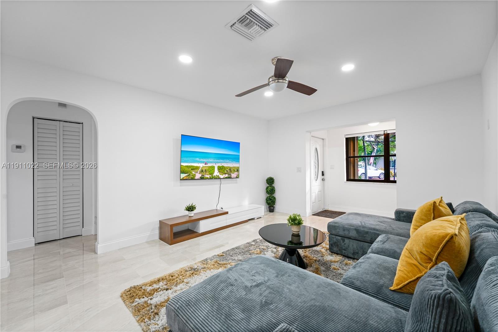 HOLLYWOOD LITTLE RANCHES - Residential