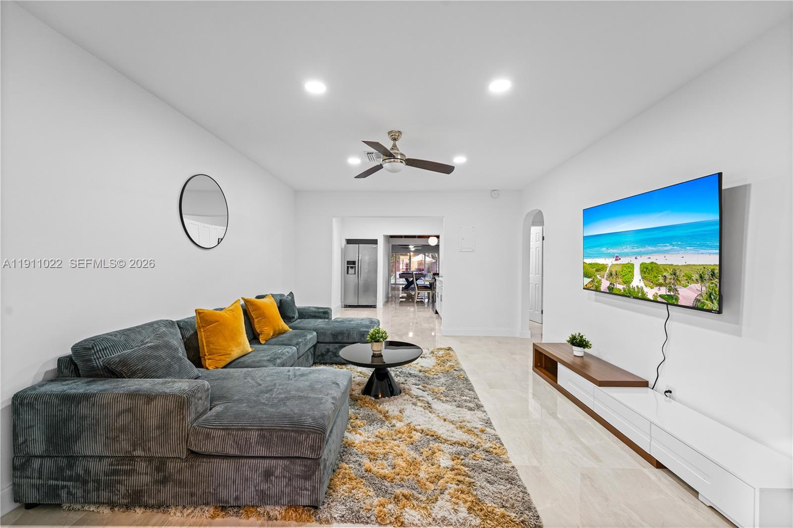 HOLLYWOOD LITTLE RANCHES - Residential