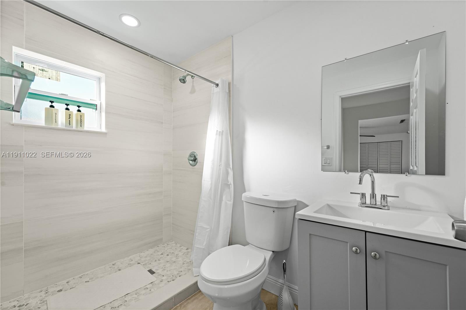 HOLLYWOOD LITTLE RANCHES - Residential