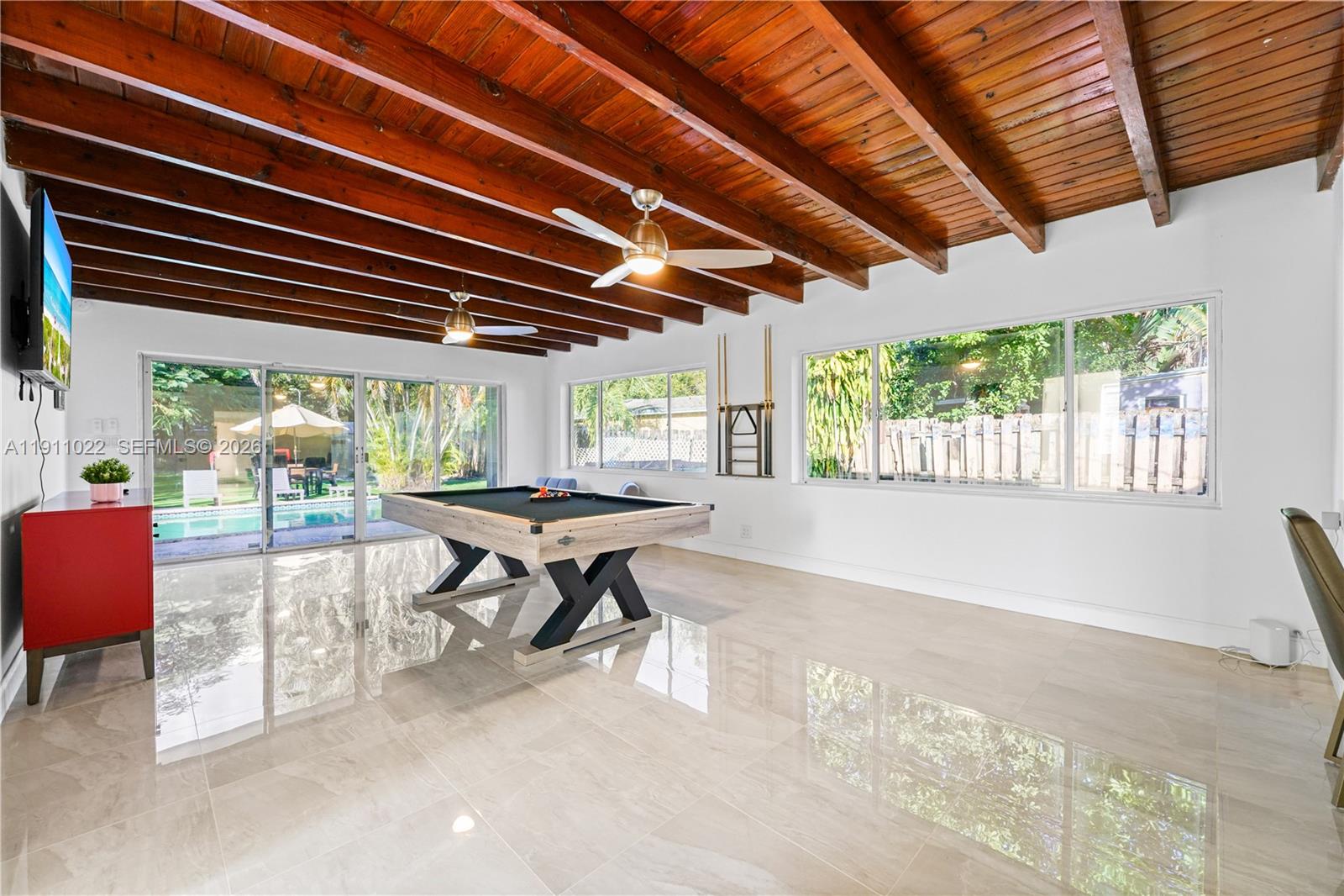 HOLLYWOOD LITTLE RANCHES - Residential