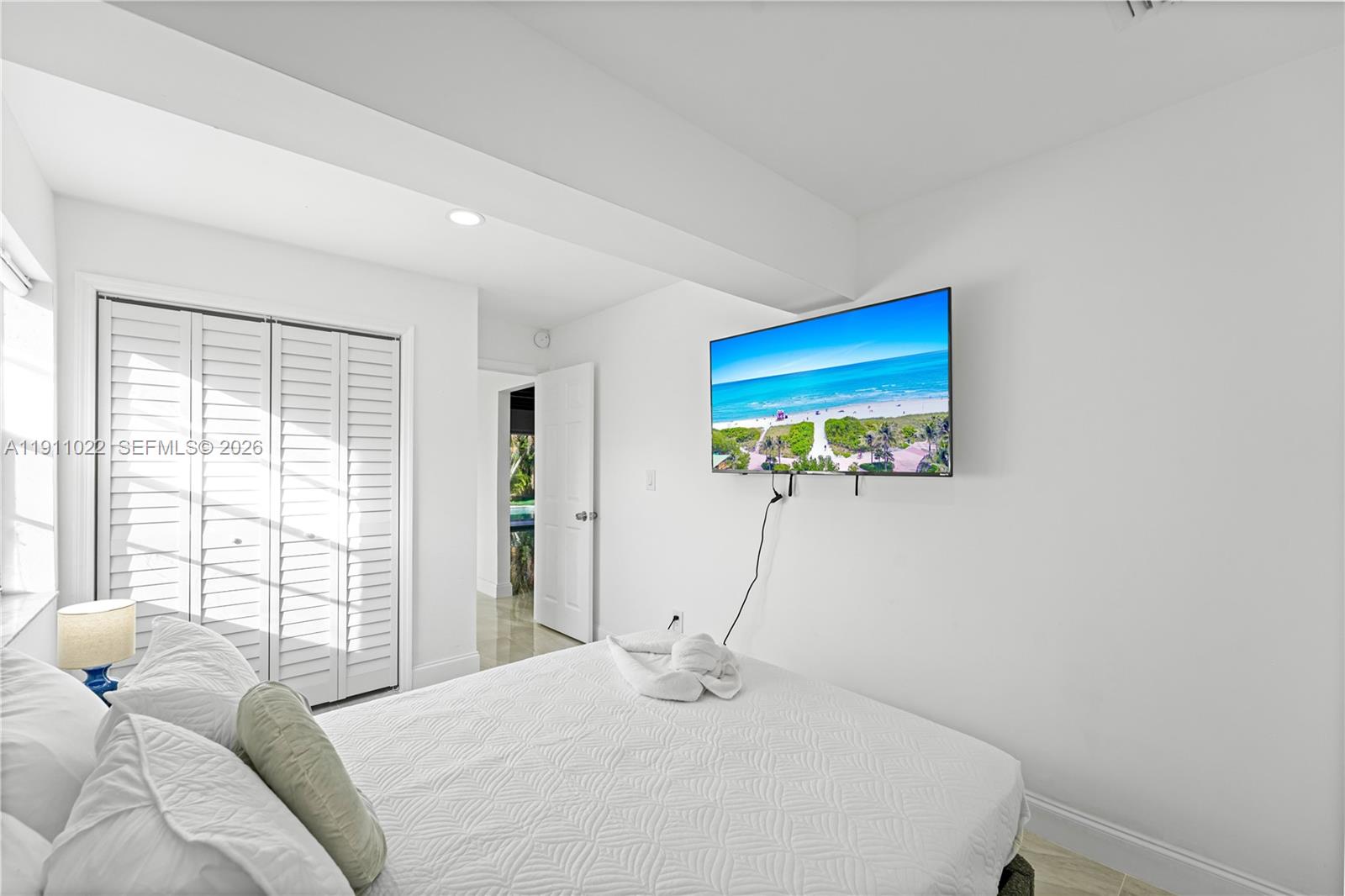 HOLLYWOOD LITTLE RANCHES - Residential