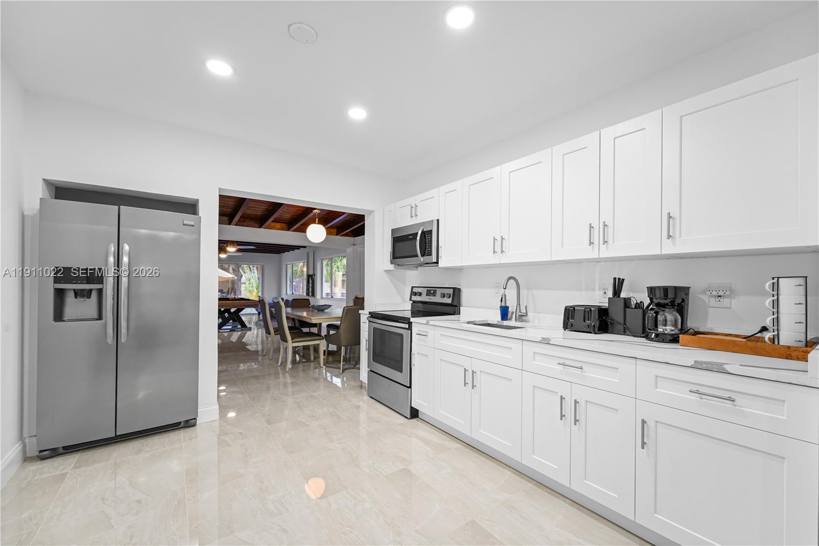 HOLLYWOOD LITTLE RANCHES - Residential