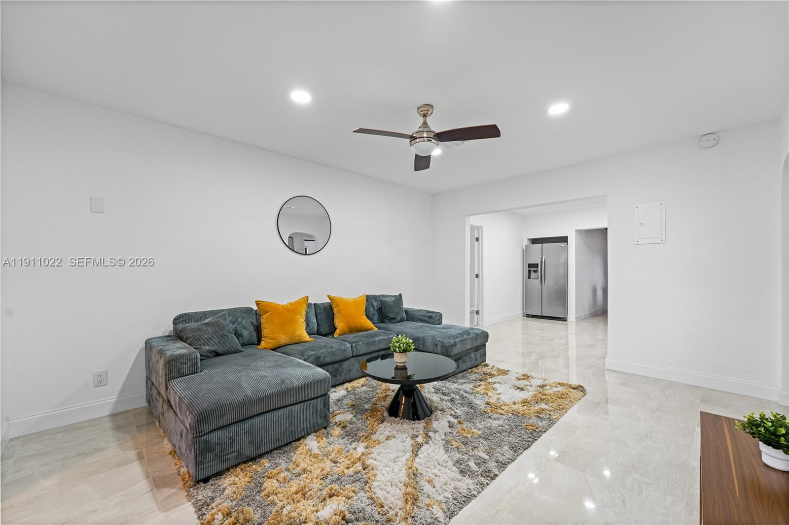 HOLLYWOOD LITTLE RANCHES - Residential