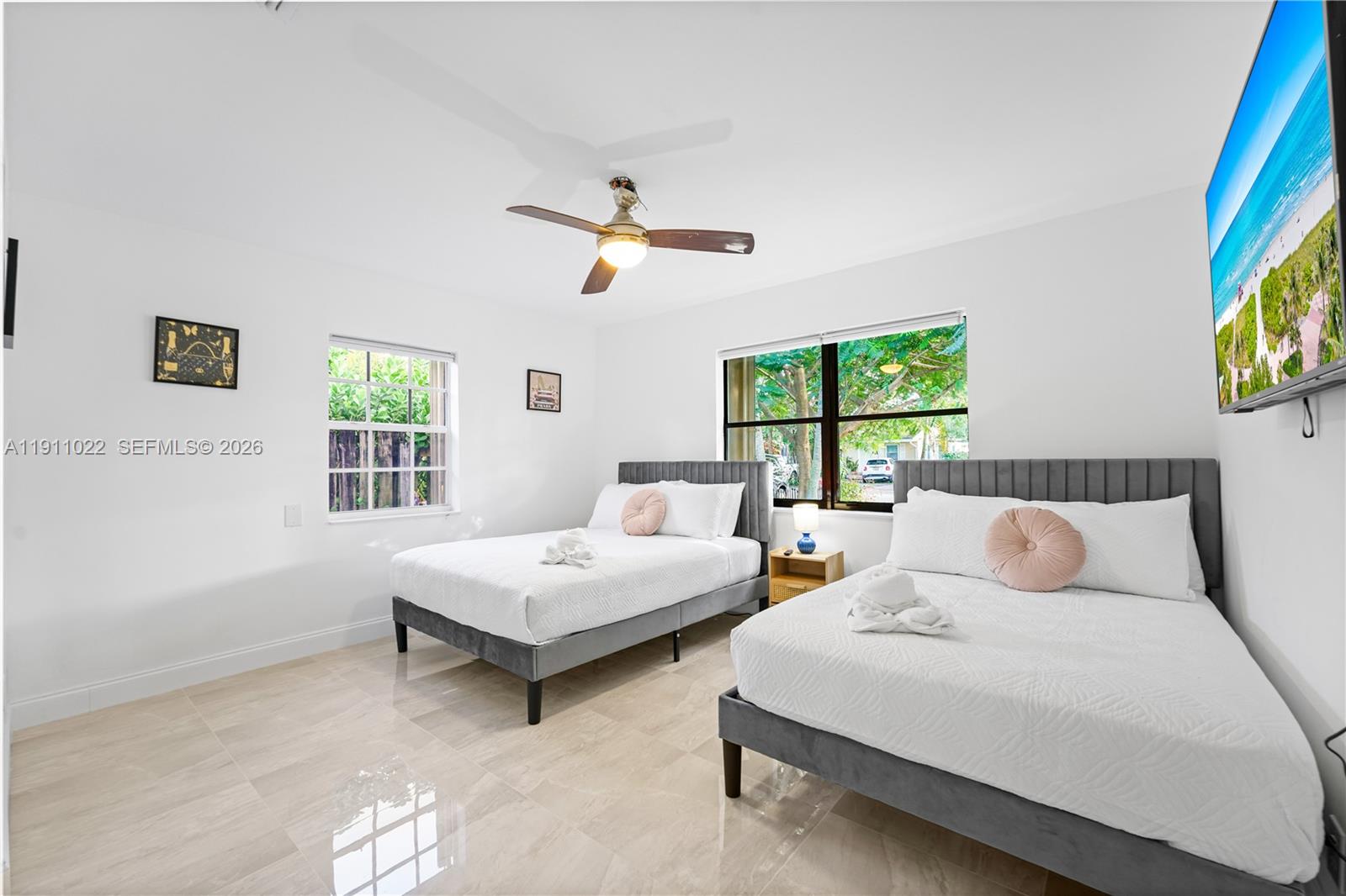 HOLLYWOOD LITTLE RANCHES - Residential