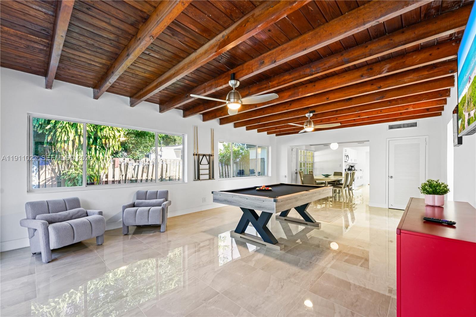 HOLLYWOOD LITTLE RANCHES - Residential