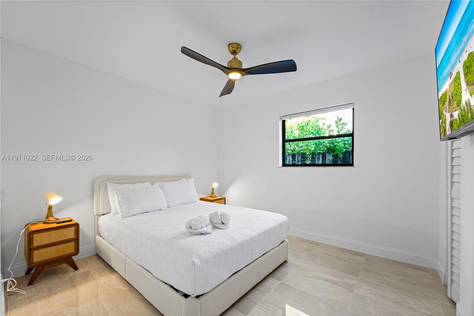 HOLLYWOOD LITTLE RANCHES - Residential