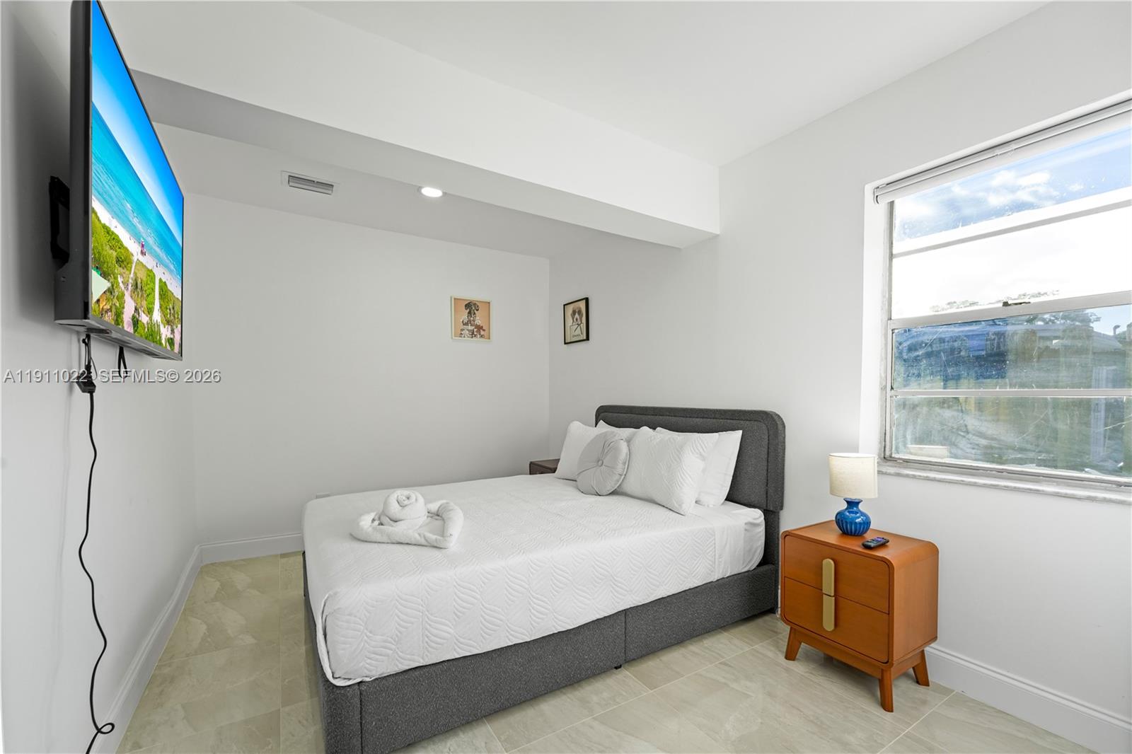 HOLLYWOOD LITTLE RANCHES - Residential