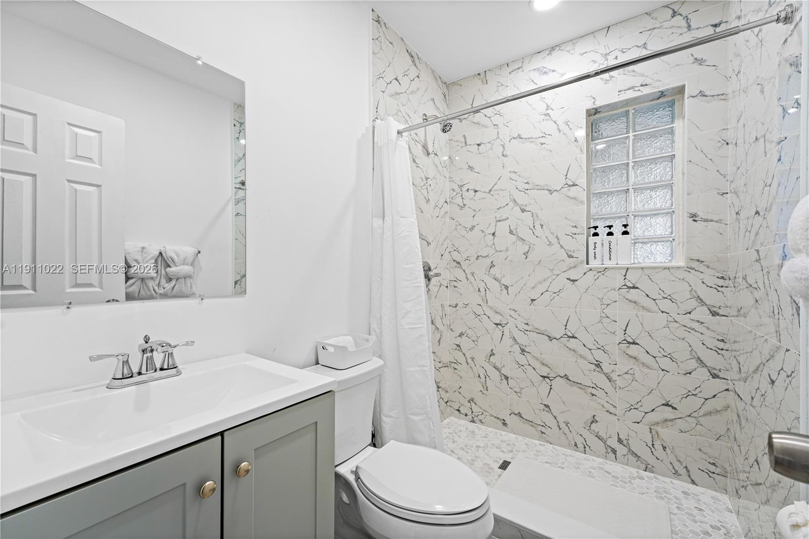 HOLLYWOOD LITTLE RANCHES - Residential