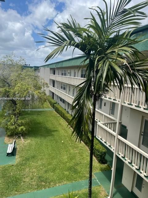 SEVENTEENTH GREEN CONDO - Residential