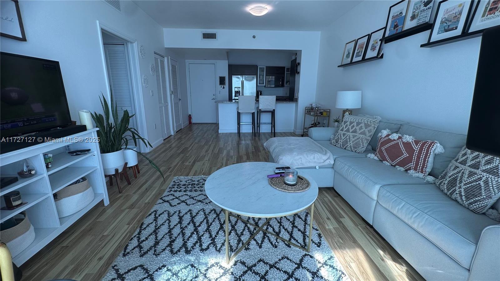 Property for Sale at 950 Brickell Bay Dr 3403, Miami, Broward County, Florida - Bedrooms: 1 
Bathrooms: 1  - $540,000