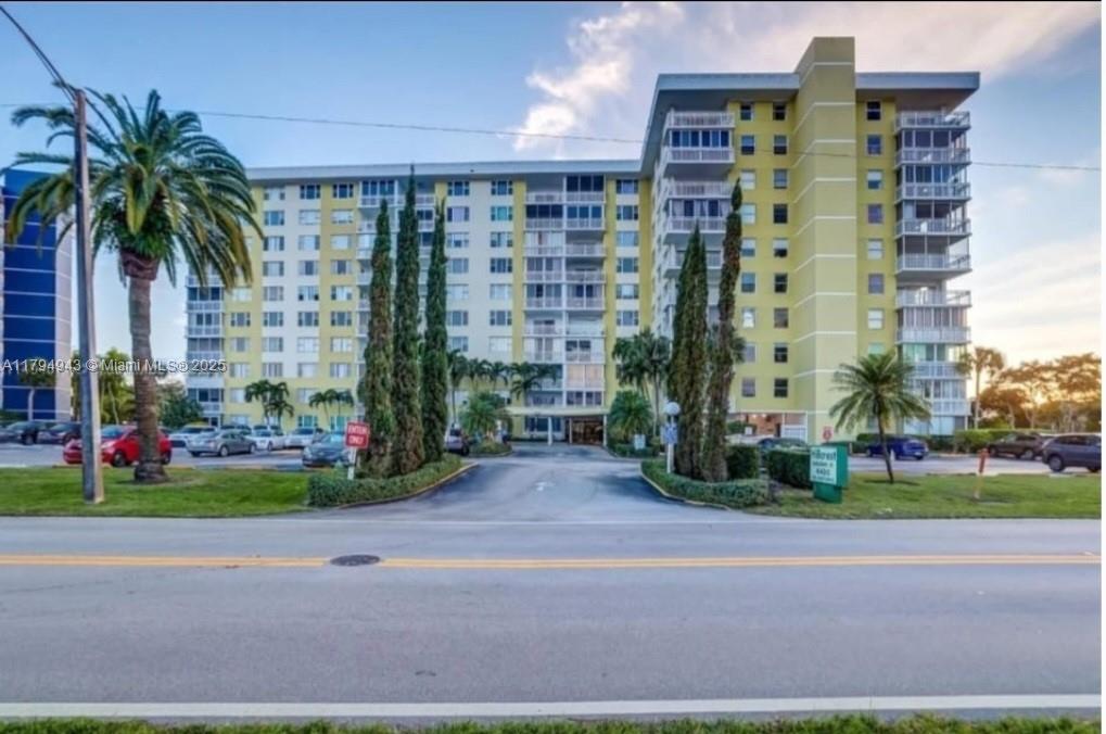 4400 Hillcres Dr 215-B