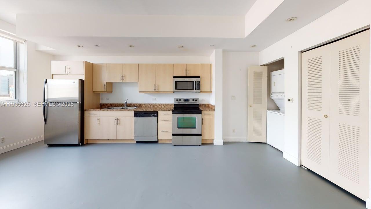 111 E Flagler St 810