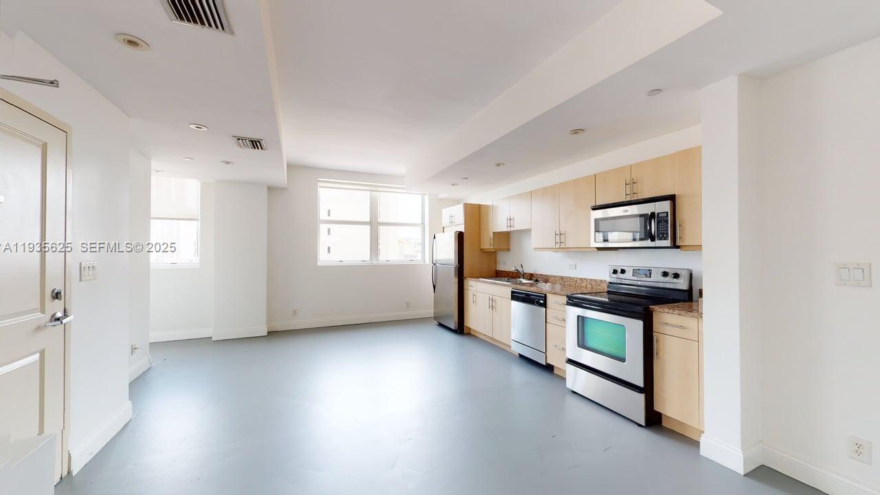 111 E Flagler St 810