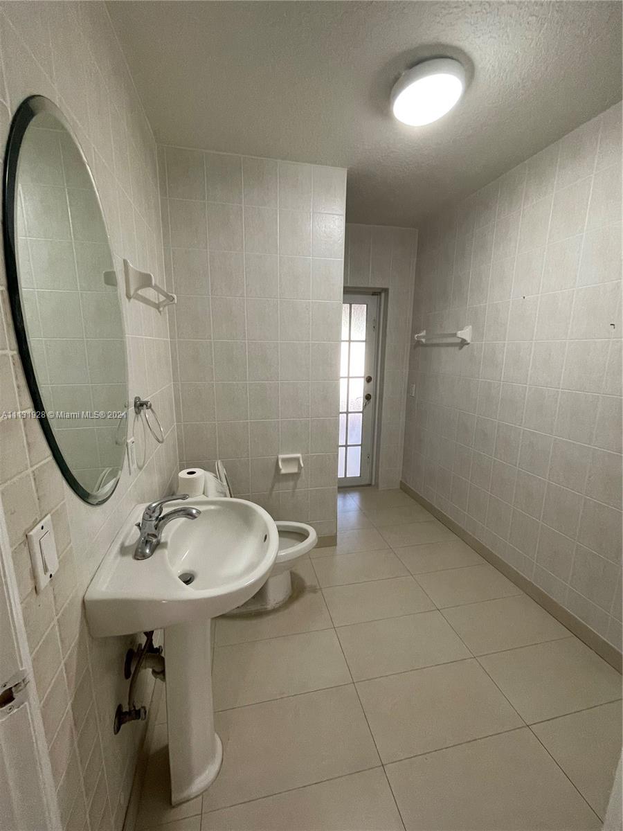 UNIVERSITY PARK WEST SEC - Residential Lease