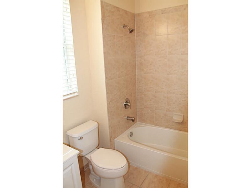 PALOMA LAKES CONDO NO 1 - Residential Lease