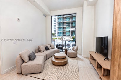 77 SE 5th St 1210 Miami FL 33131