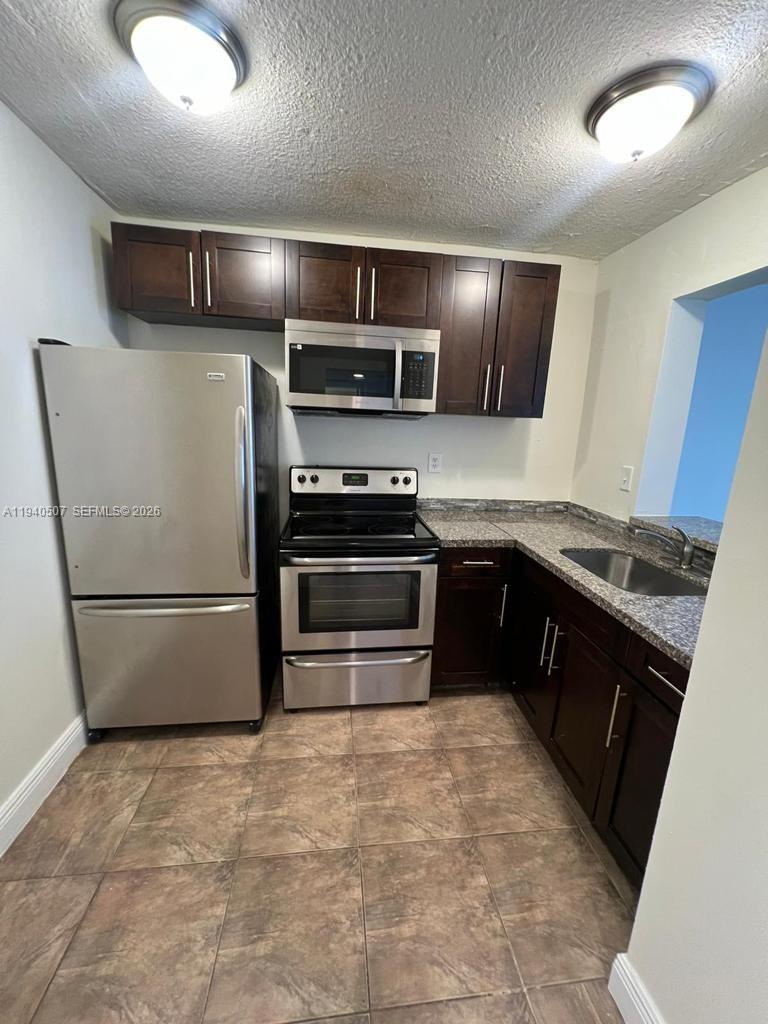 492 NW 165th St Rd C514