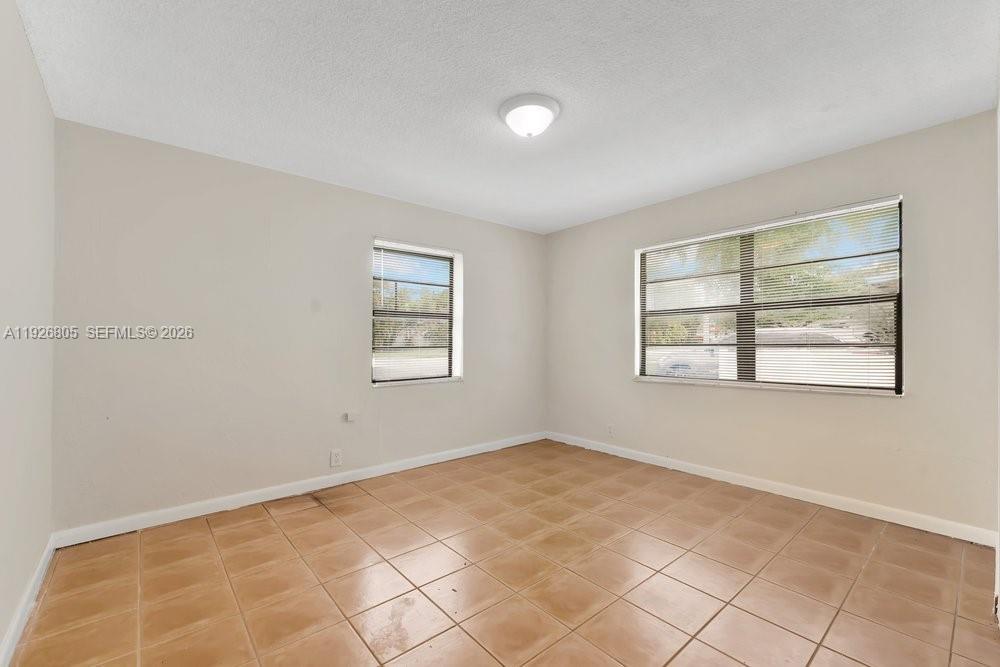 HALLANDALE GARDEN PARK - Residential Income