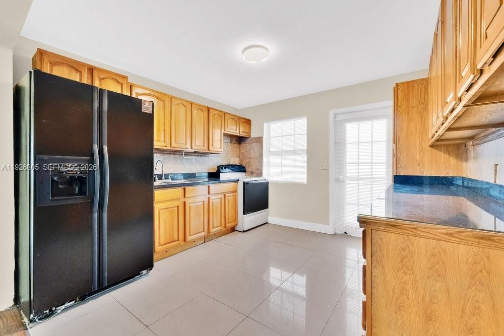 HALLANDALE GARDEN PARK - Residential Income