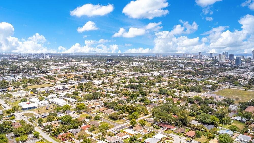 HALLANDALE GARDEN PARK - Residential Income