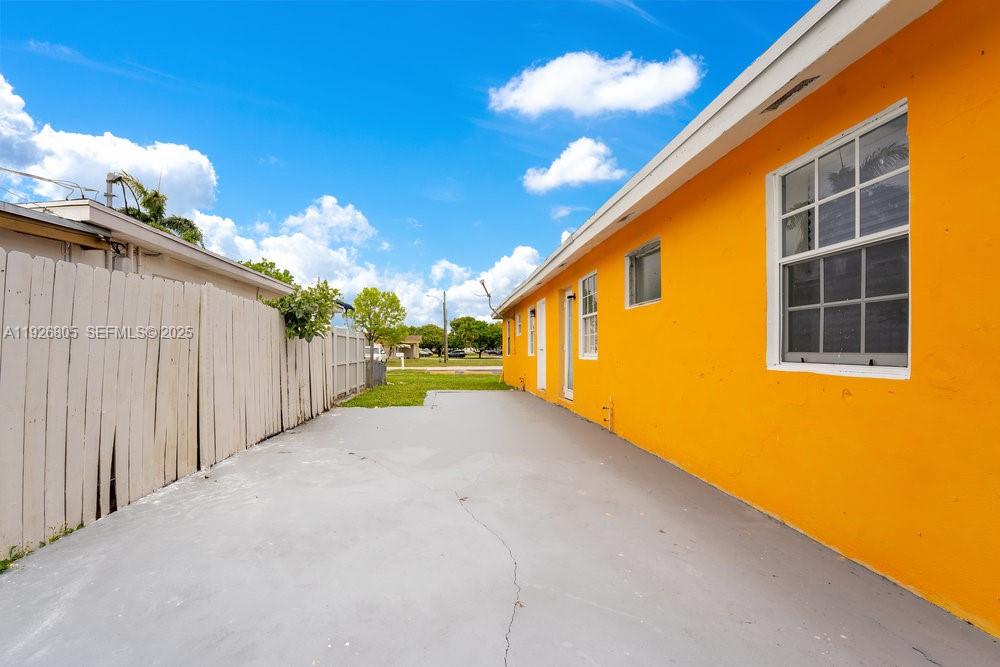 HALLANDALE GARDEN PARK - Residential Income