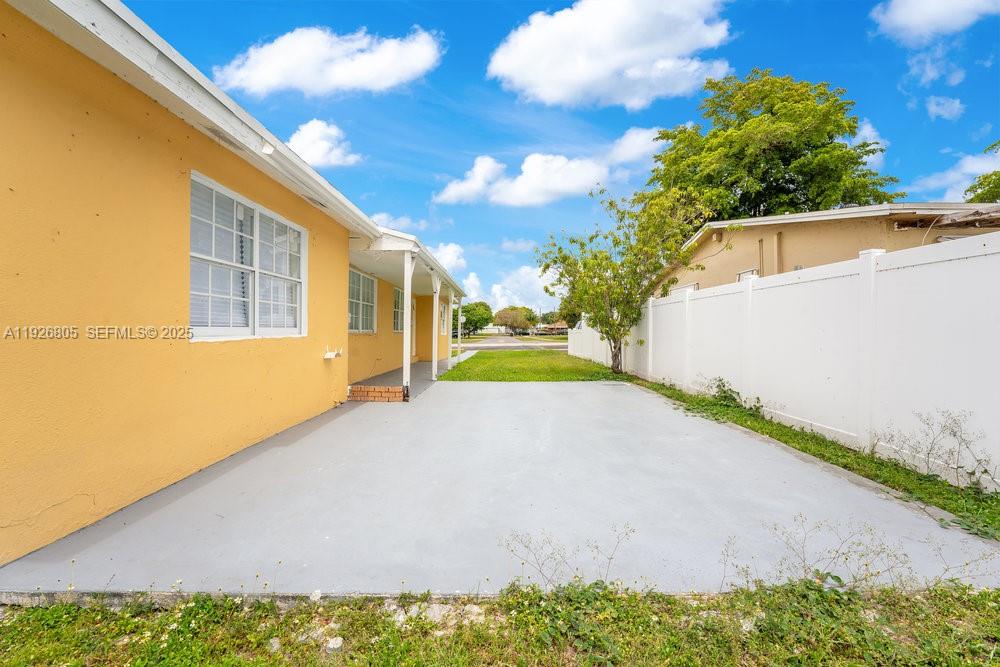 HALLANDALE GARDEN PARK - Residential Income