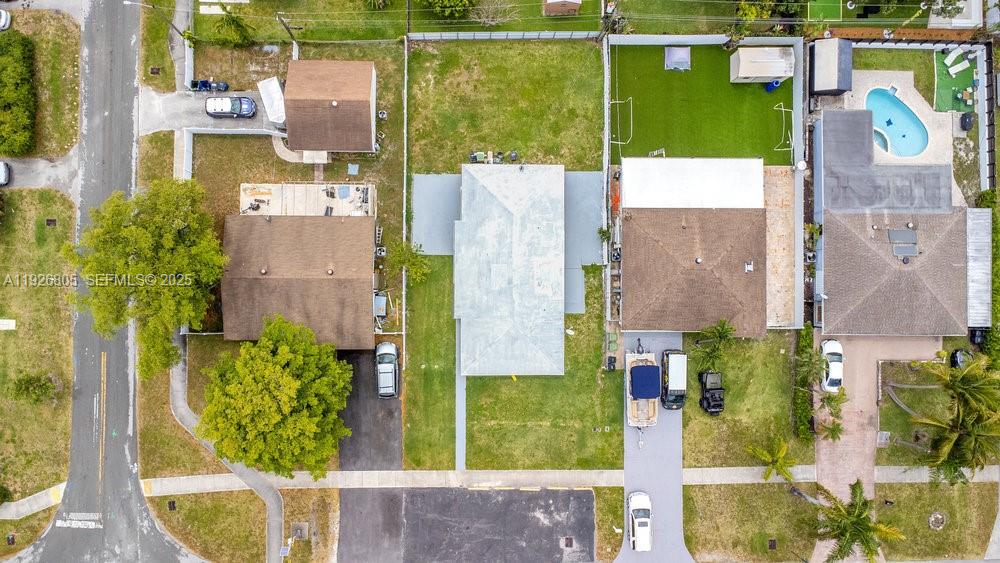 HALLANDALE GARDEN PARK - Residential Income