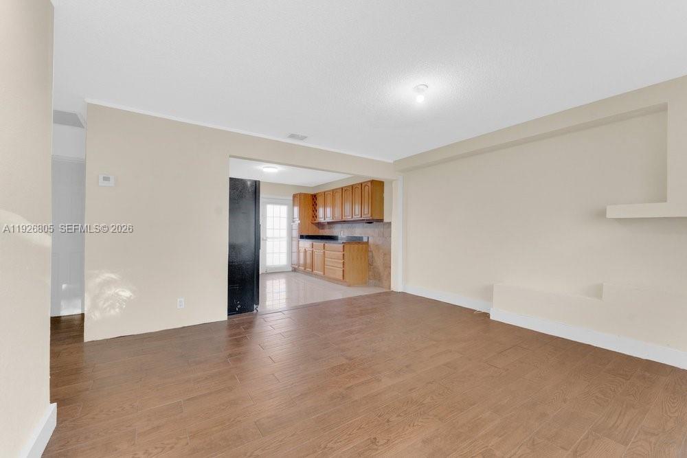 HALLANDALE GARDEN PARK - Residential Income