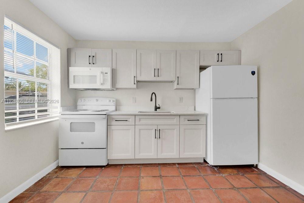 HALLANDALE GARDEN PARK - Residential Income