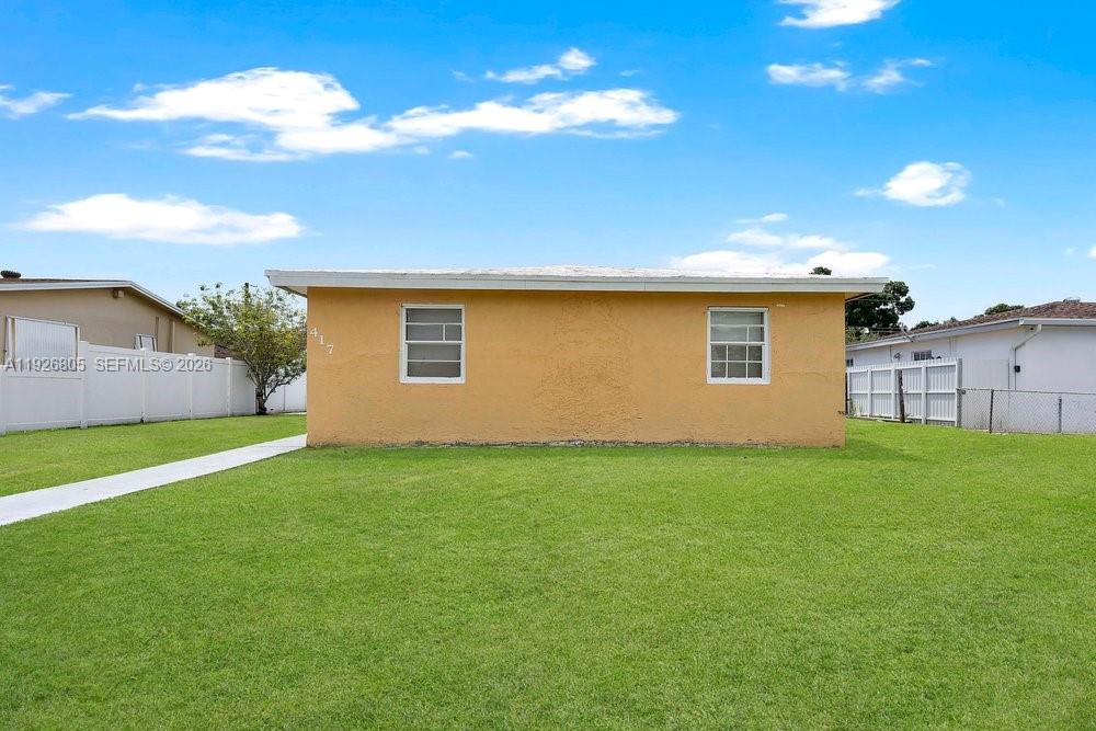 HALLANDALE GARDEN PARK - Residential Income