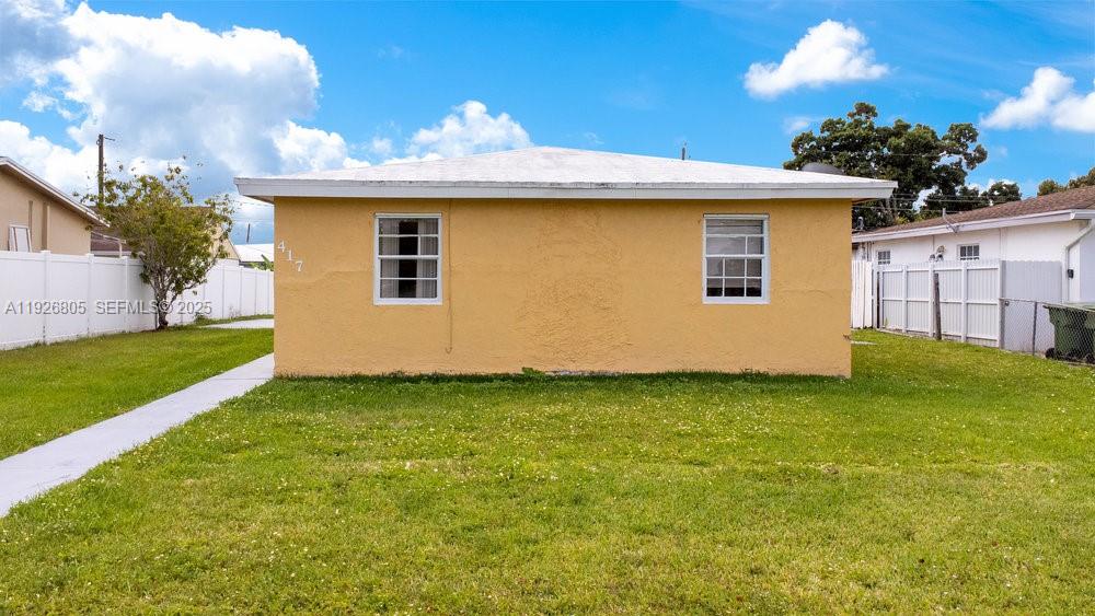 HALLANDALE GARDEN PARK - Residential Income