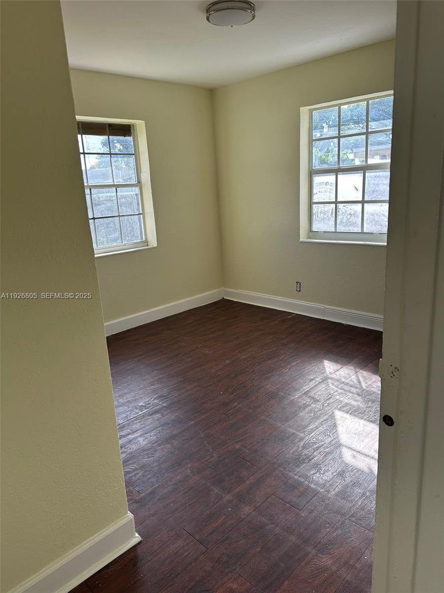 HALLANDALE GARDEN PARK - Residential Income