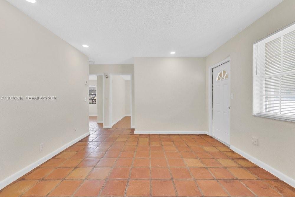 HALLANDALE GARDEN PARK - Residential Income