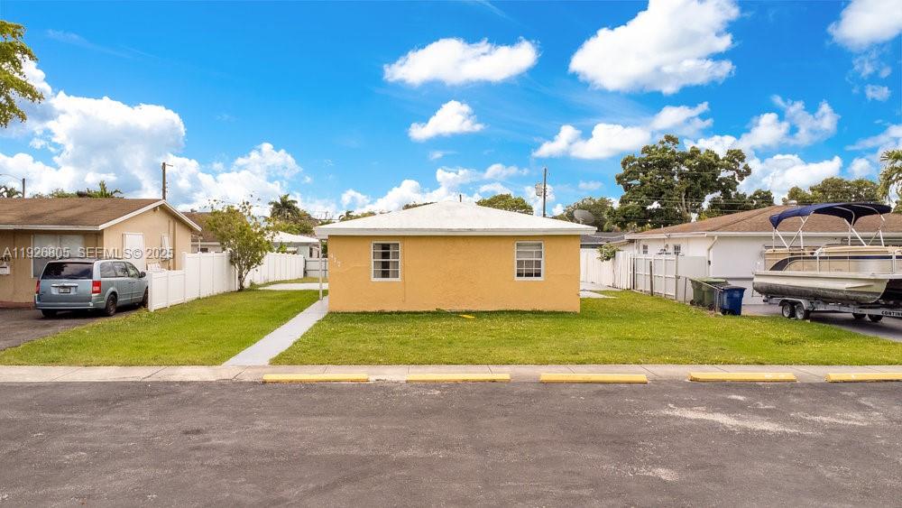 HALLANDALE GARDEN PARK - Residential Income