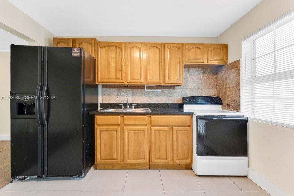 HALLANDALE GARDEN PARK - Residential Income