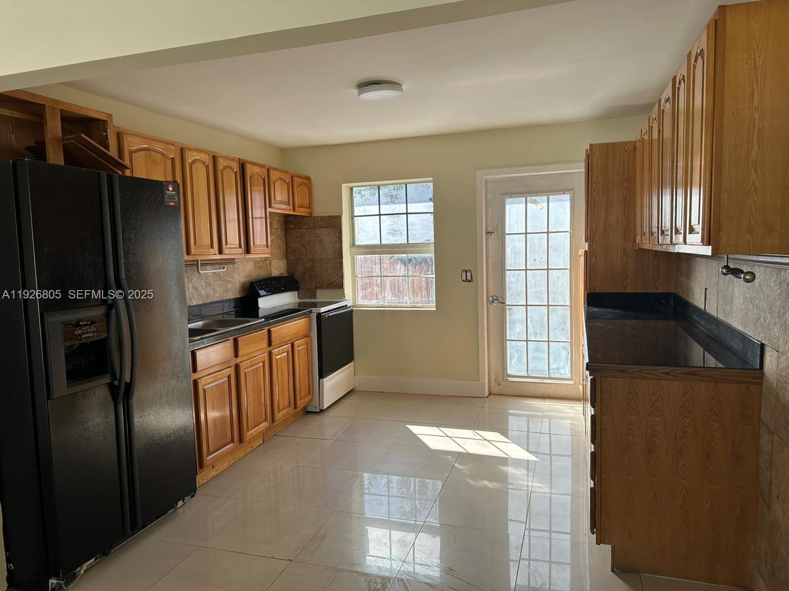 HALLANDALE GARDEN PARK - Residential Income