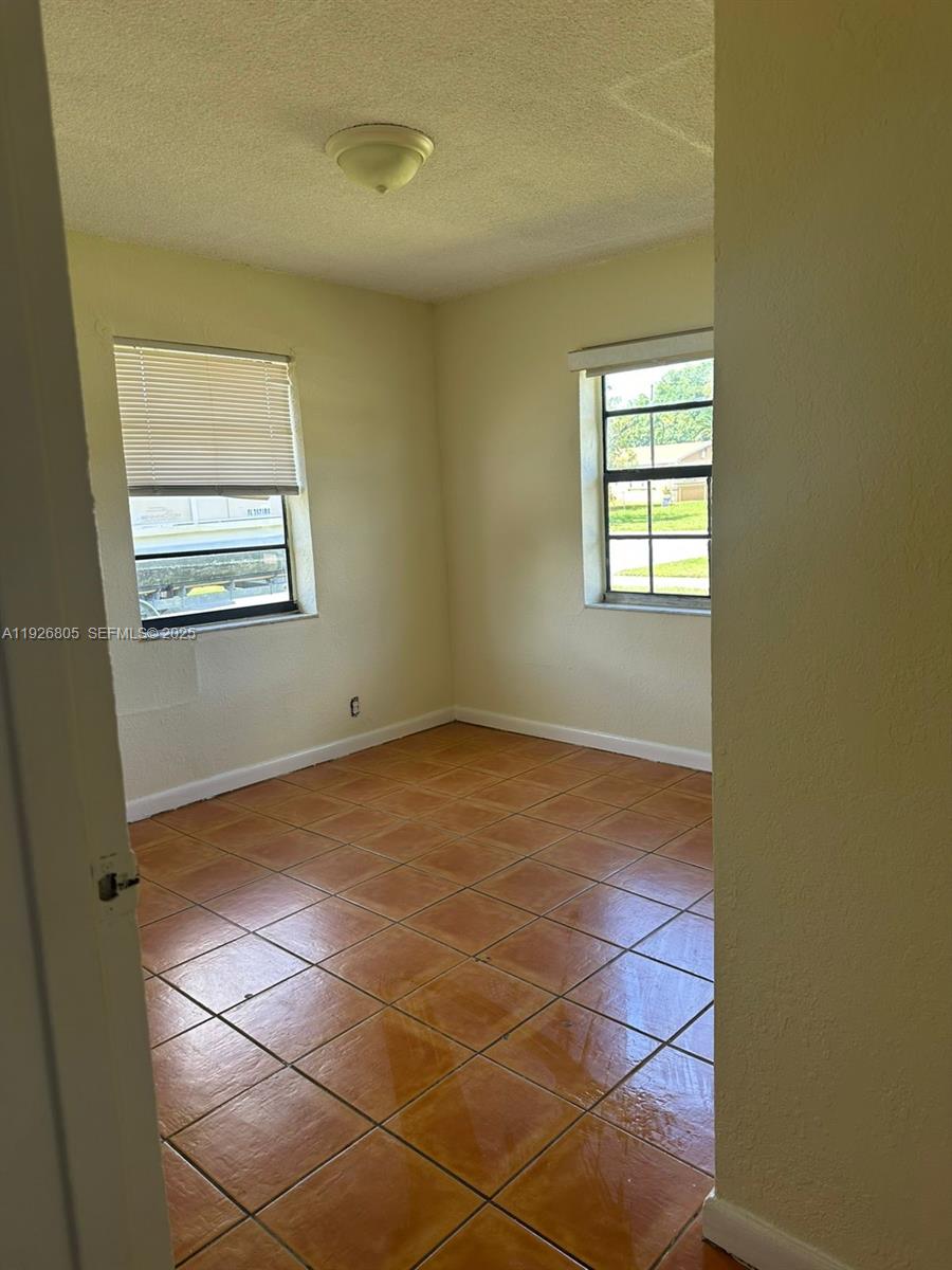 HALLANDALE GARDEN PARK - Residential Income