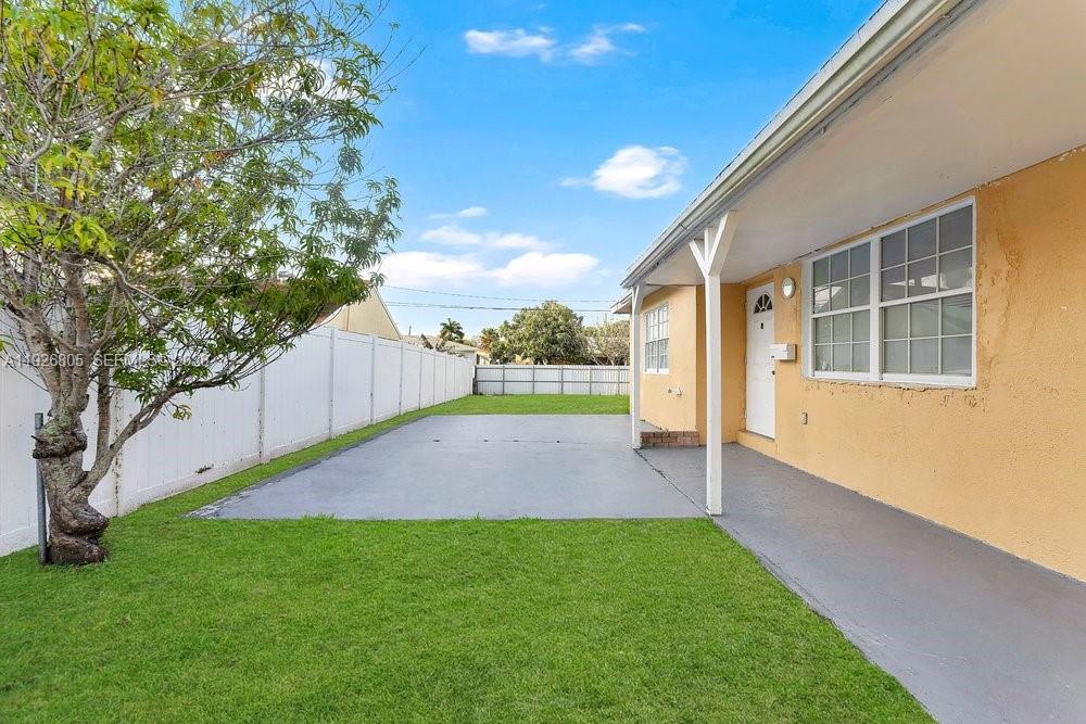 HALLANDALE GARDEN PARK - Residential Income