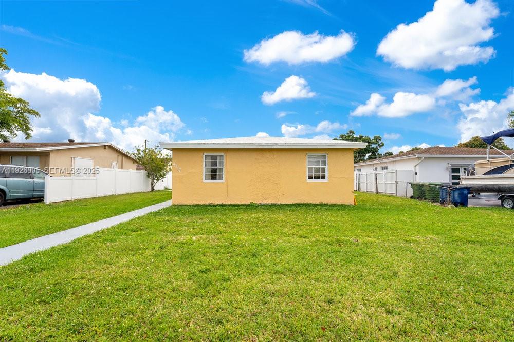 HALLANDALE GARDEN PARK - Residential Income