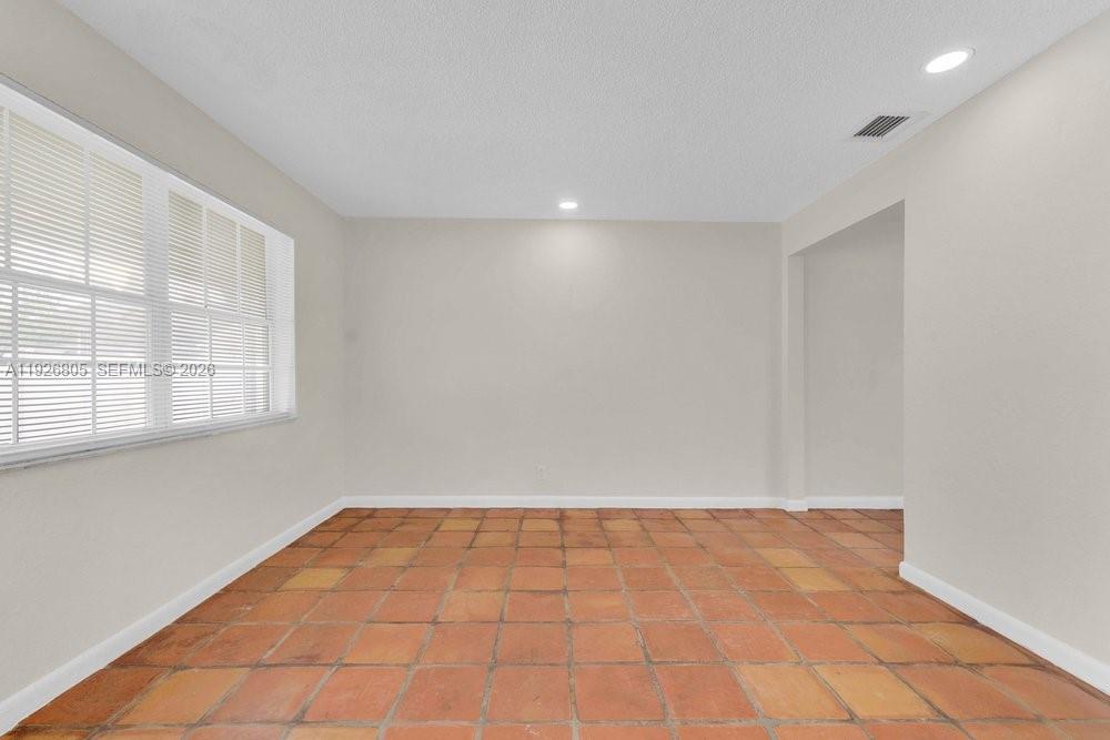 HALLANDALE GARDEN PARK - Residential Income