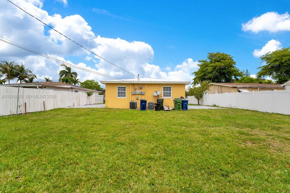 HALLANDALE GARDEN PARK - Residential Income