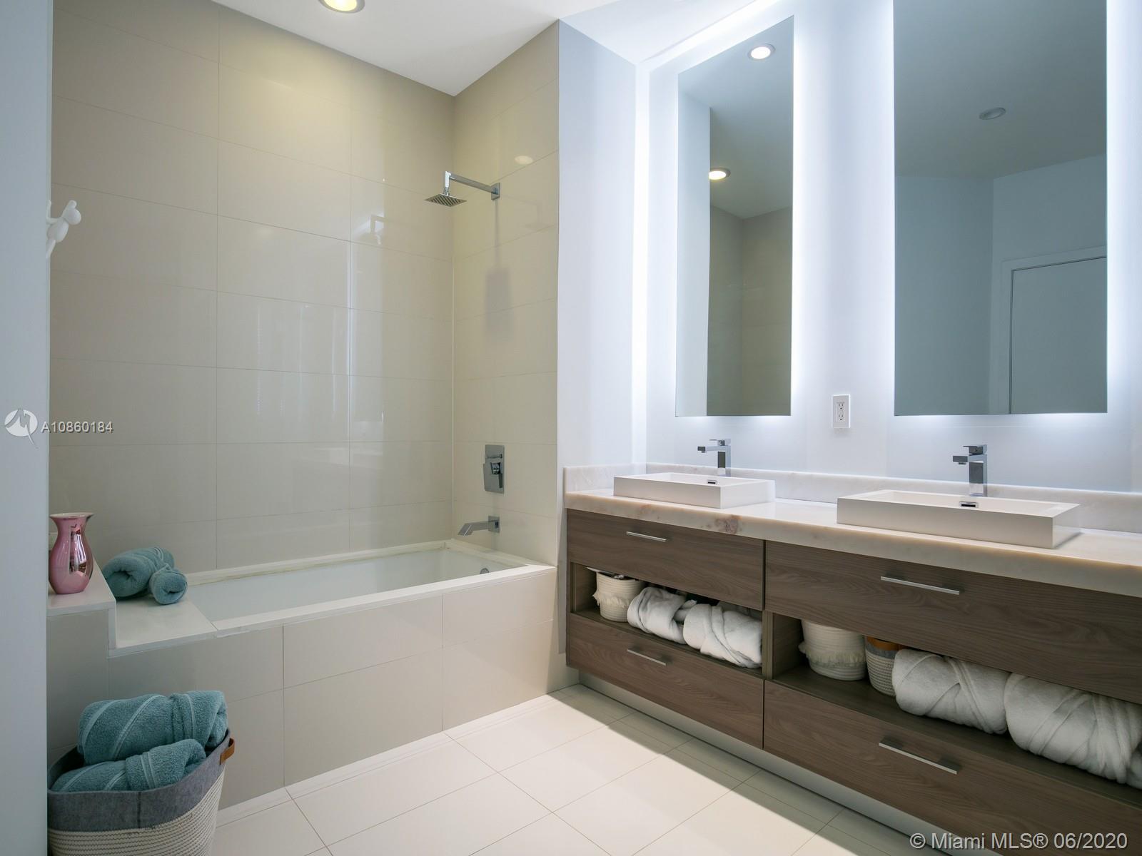 SLS BRICKELL - Residential