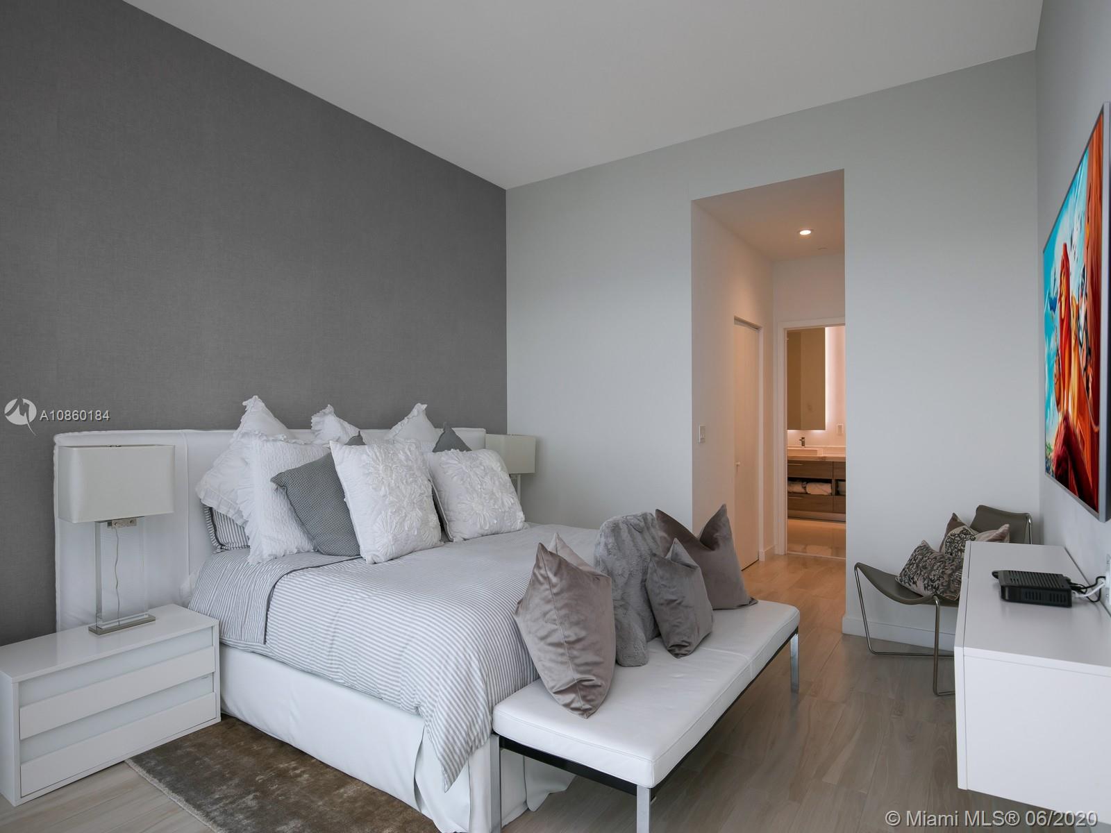 SLS BRICKELL - Residential