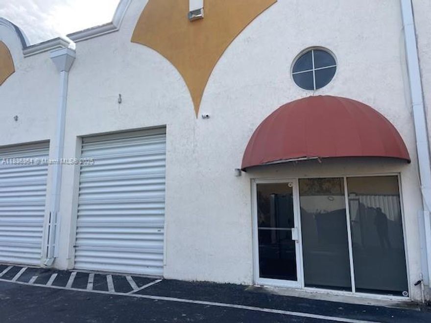Best location across from Tamiami Airport, 18-foot-high concrete ceiling, water and garbage are included in the monthly payment of the association, small office and large mezzanine (approximately 550 sf), don't miss this opportunity, the seller is willing to finance with 40% of D payment. "Best Price in the Area", Easy to show.