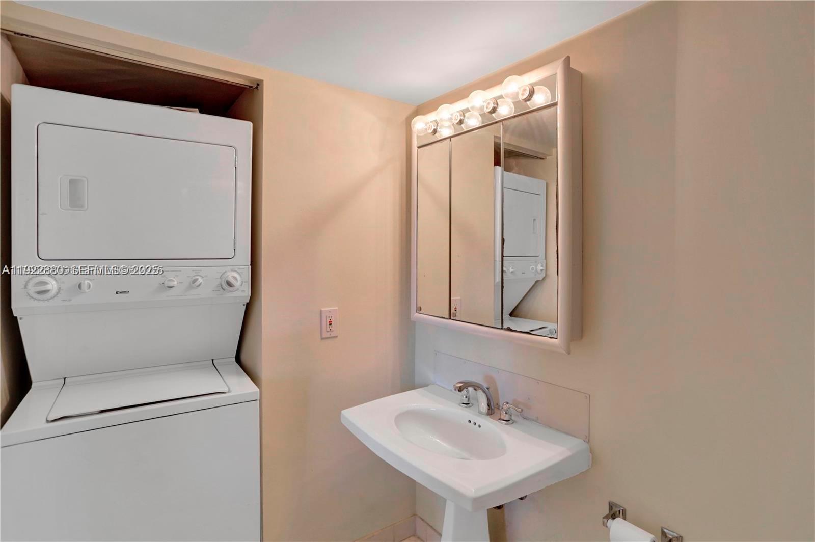 MYSTIC POINTE TOWER 600 C - Residential