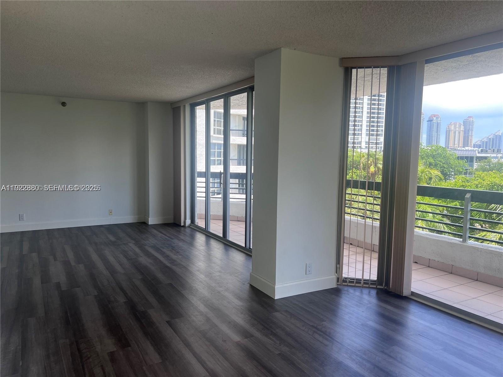 MYSTIC POINTE TOWER 600 C - Residential